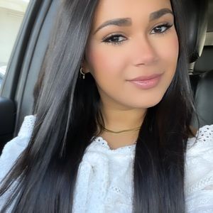 Meet your Posher, Alejandra